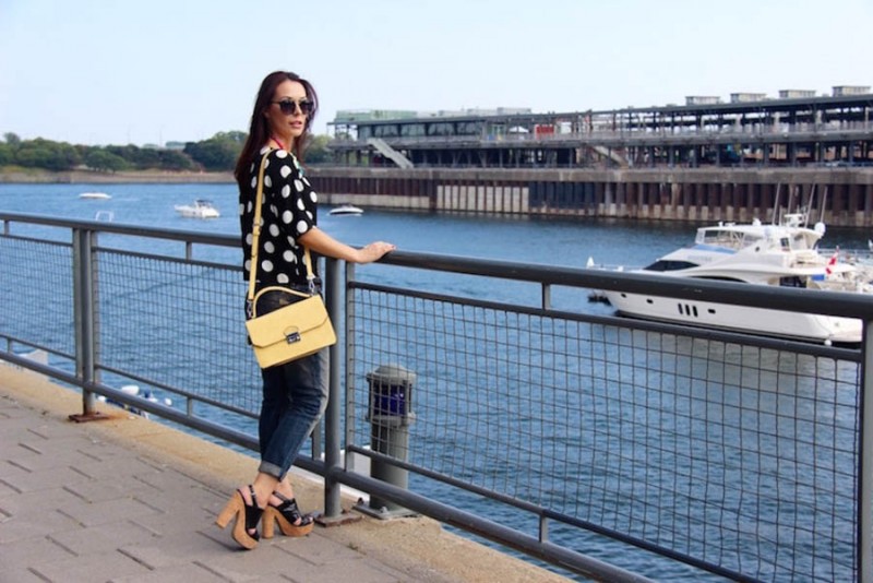 Look casual - Denim Boyfriend e blusa de bolas!